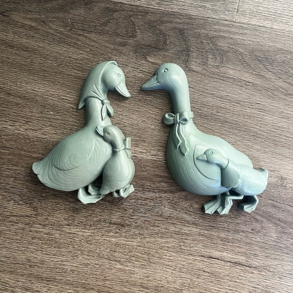 Charming Blue Duck Family Wall Decor - Picture 1 of 3